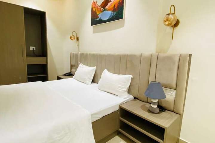 Room 9 of 23