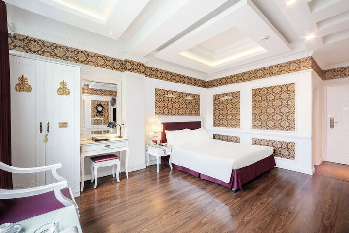 Room 11 of 22