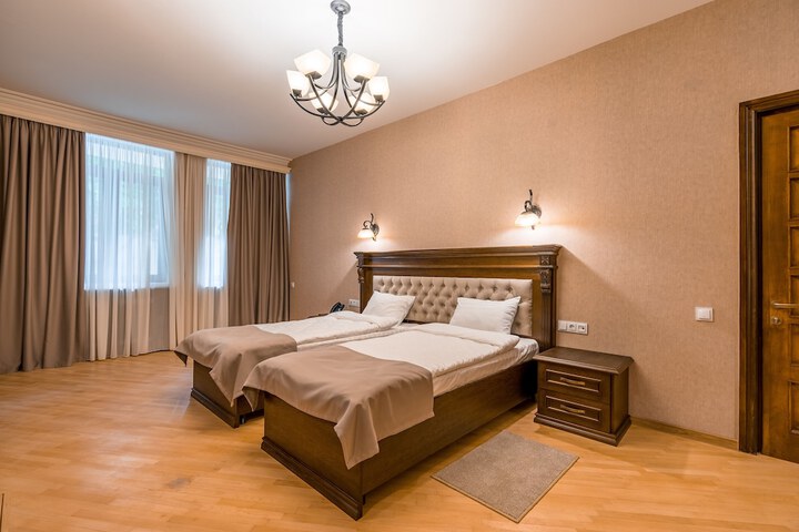 Room 5 of 86