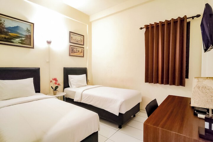 Room 7 of 12