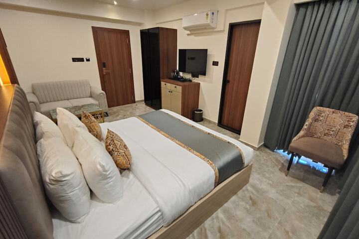 Room 14 of 34