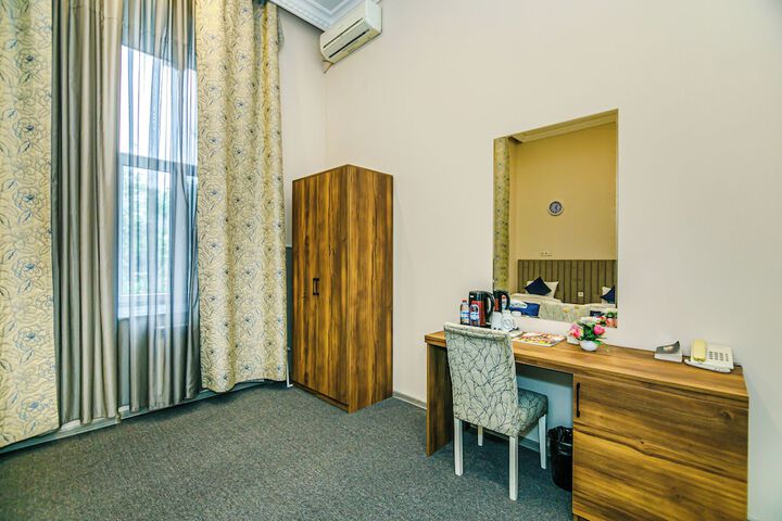 Room 42 of 79