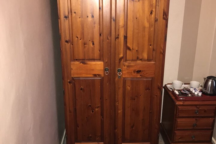 Room 6 of 37