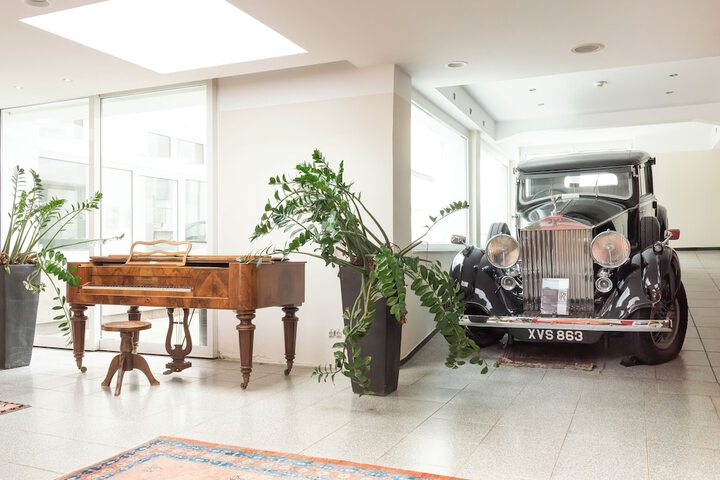 Entrance & Lobby