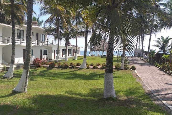 Hotel Exterior 31 of 44