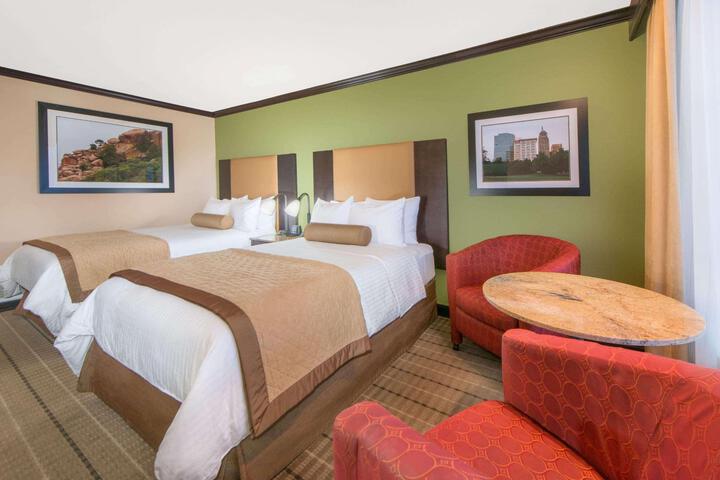 2 Double Beds (3 of 7)