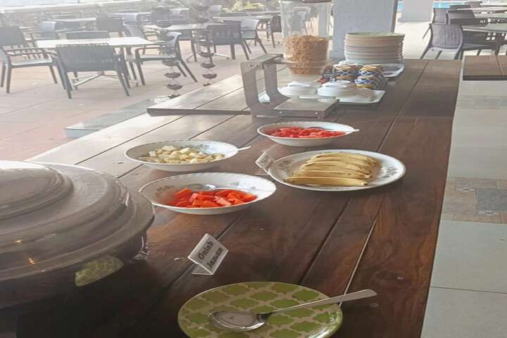 Breakfast/Coffee Service 60 of 76