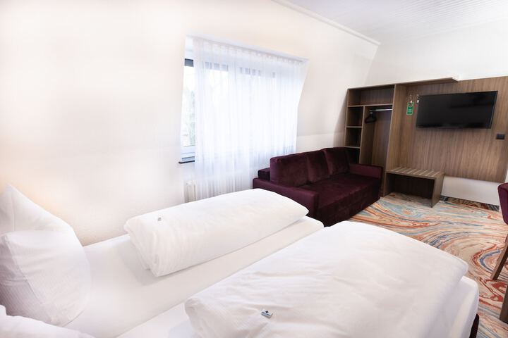 Room 33 of 84