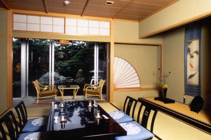 Room 5 of 17