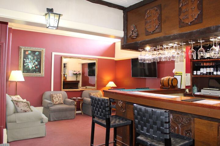 Lounge 45 of 85