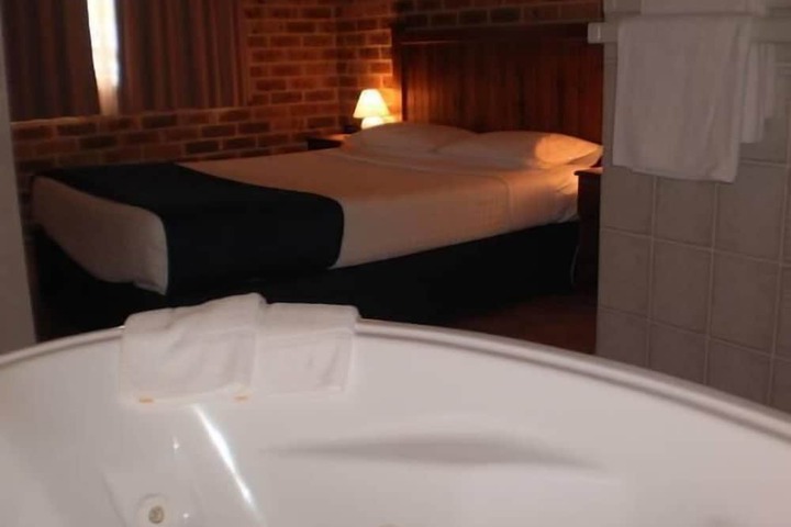 Room 5 of 25