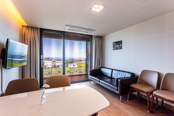 Room 2 of 69