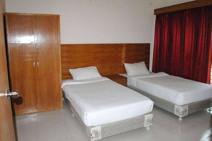 Room 5 of 9