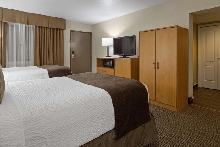 2 Double Beds Microwave and Refrigerator WiFi Full Breakfast (7 of 11)
