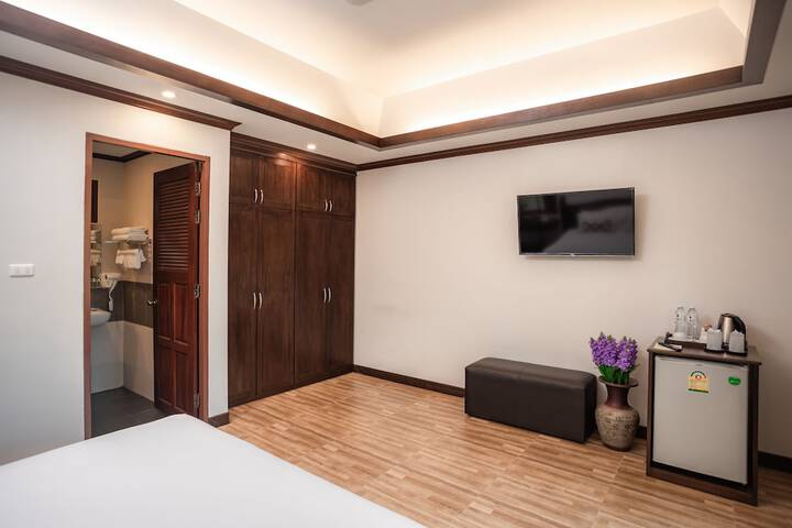 Room 6 of 53