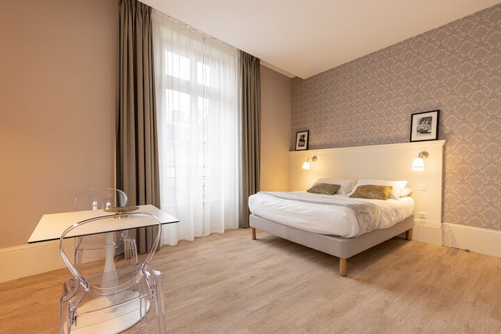 Room 4 of 74