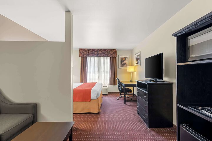 1 King Bed (10 of 13)