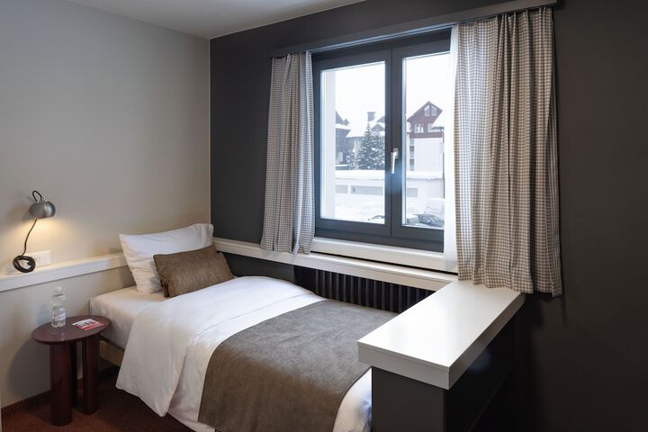Room 9 of 46