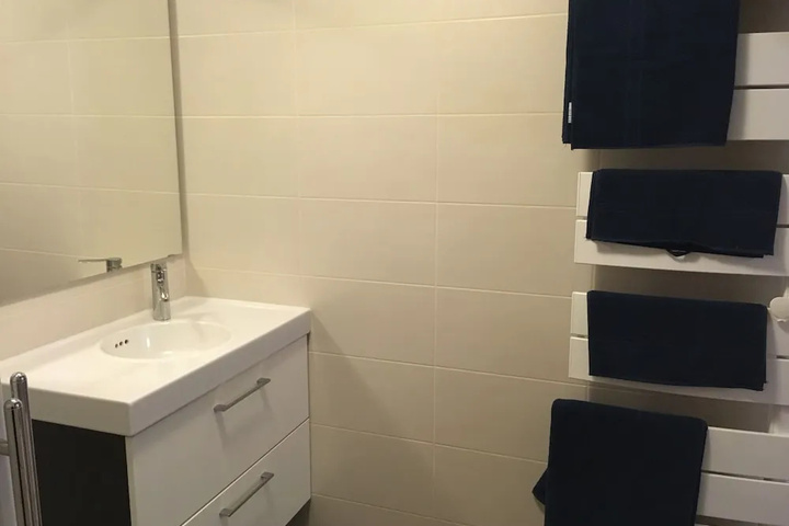 Room 5 of 9