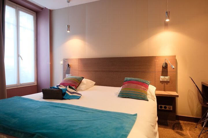 Room 9 of 34