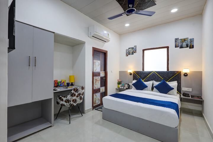 Room 7 of 18