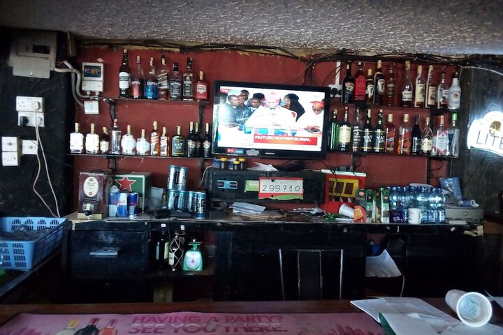 Lounge 13 of 17