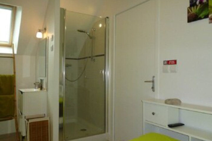 Room 2 of 8