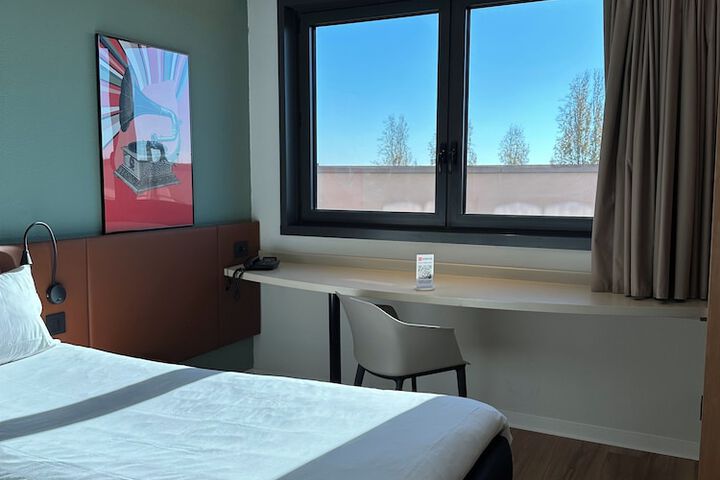 Room 47 of 85