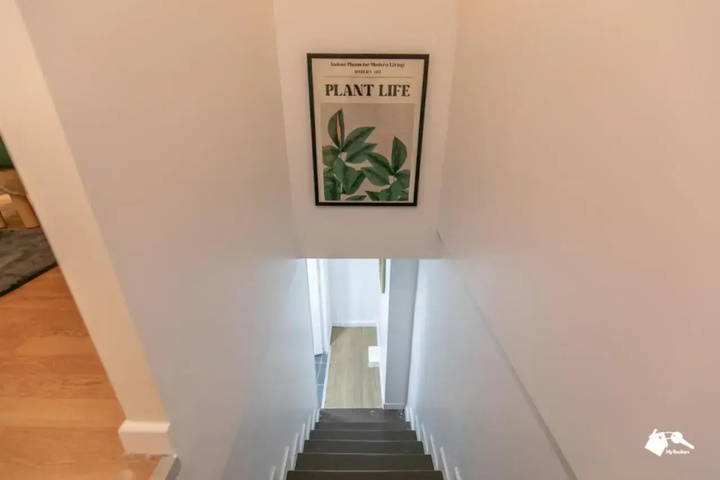 Room 13 of 21