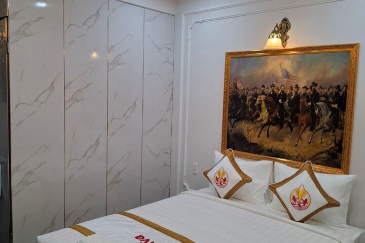 Room 6 of 307