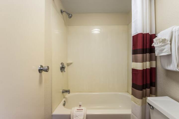 2 Double Beds (4 of 5)