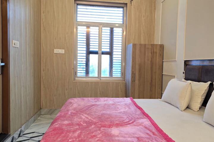 Room 42 of 75