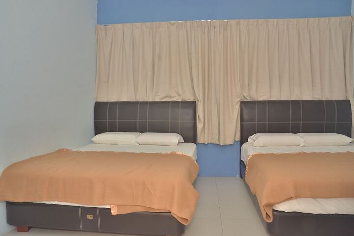 Room 12 of 34