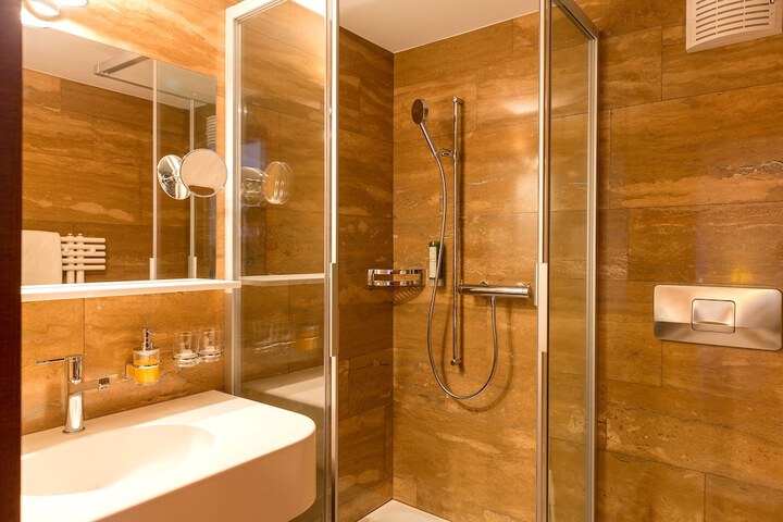Room 21 of 49