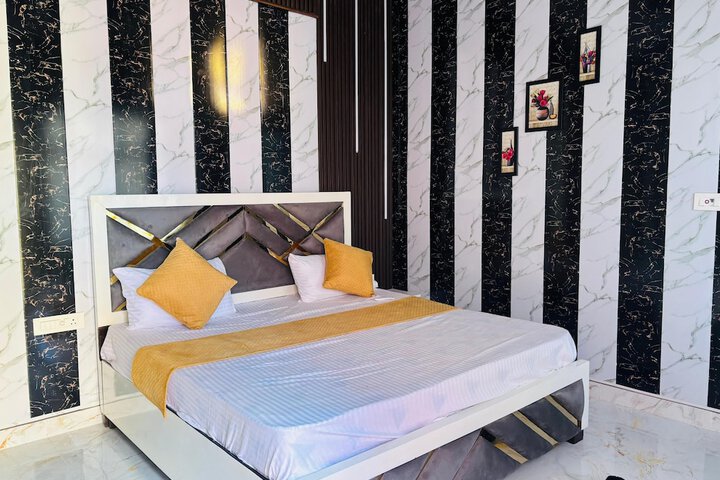 Room 3 of 31
