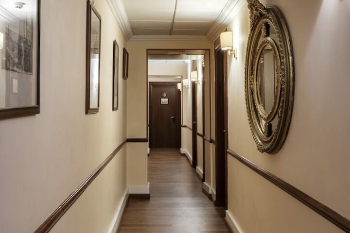 Ballroom/Hall 357 of 380