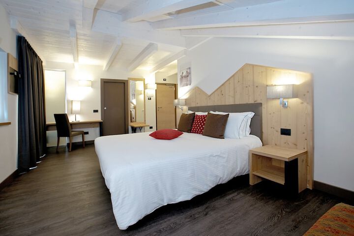 Room 12 of 186