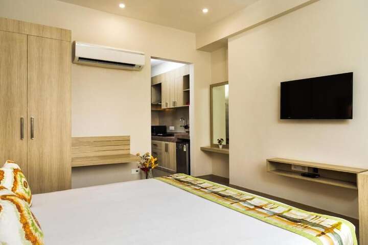 Room 12 of 27