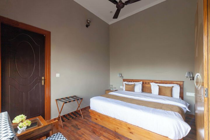 Room 2 of 6
