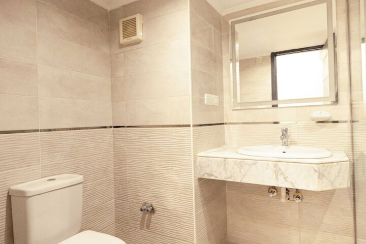 Room 42 of 101