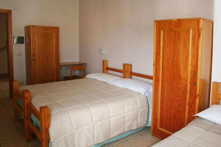 Room 6 of 42