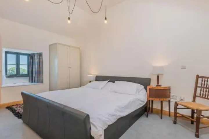 Room 4 of 20