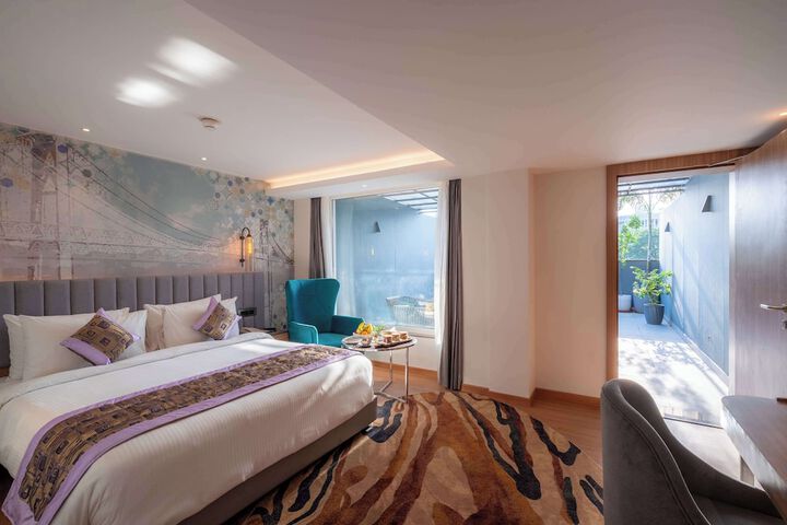 Room 28 of 53