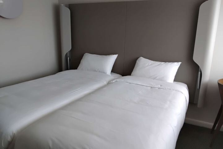 Room 10 of 47