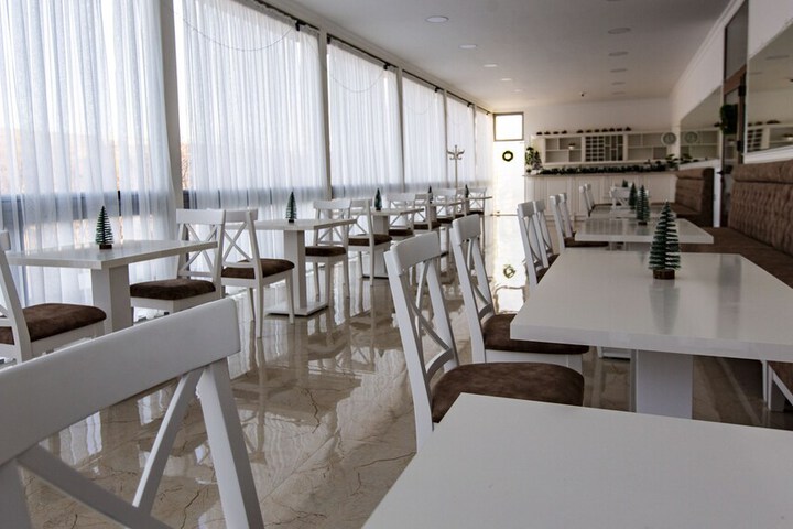 Dining 36 of 63