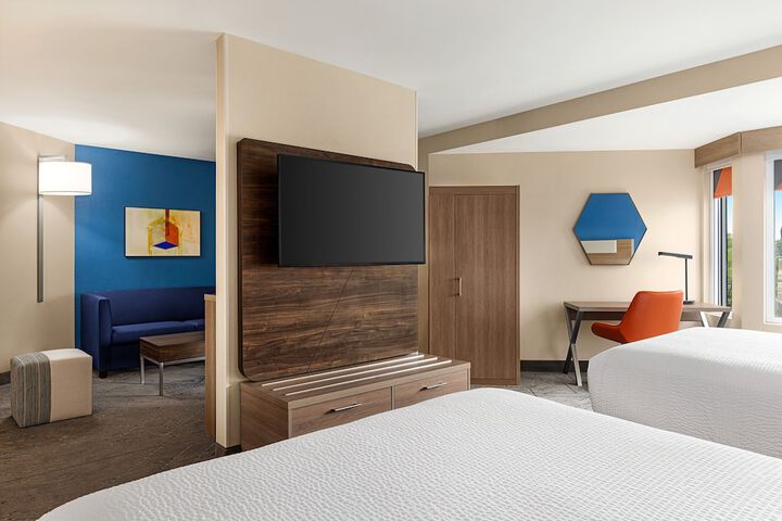 2 Queen Beds Standard City View (2 of 12)