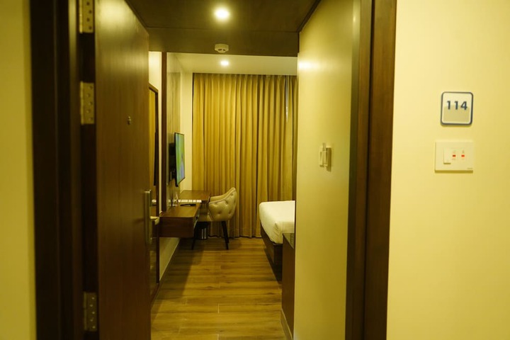 Room 12 of 42