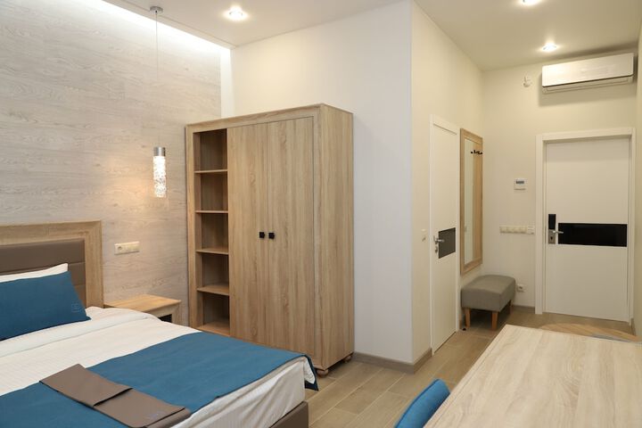 Room 14 of 30