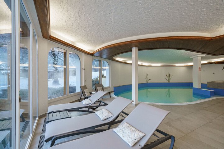 Pool 52 of 102