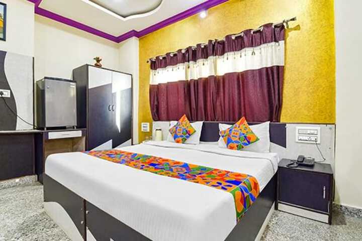 Room 10 of 32